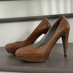 SERGIO ROSSI BROWN NUDE EMBOSSED SNAKE SKIN LEATHER PUMPS SZ 38